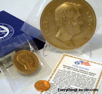 2009 Abraham Lincoln 3" and 1-5/16" bronze medals
